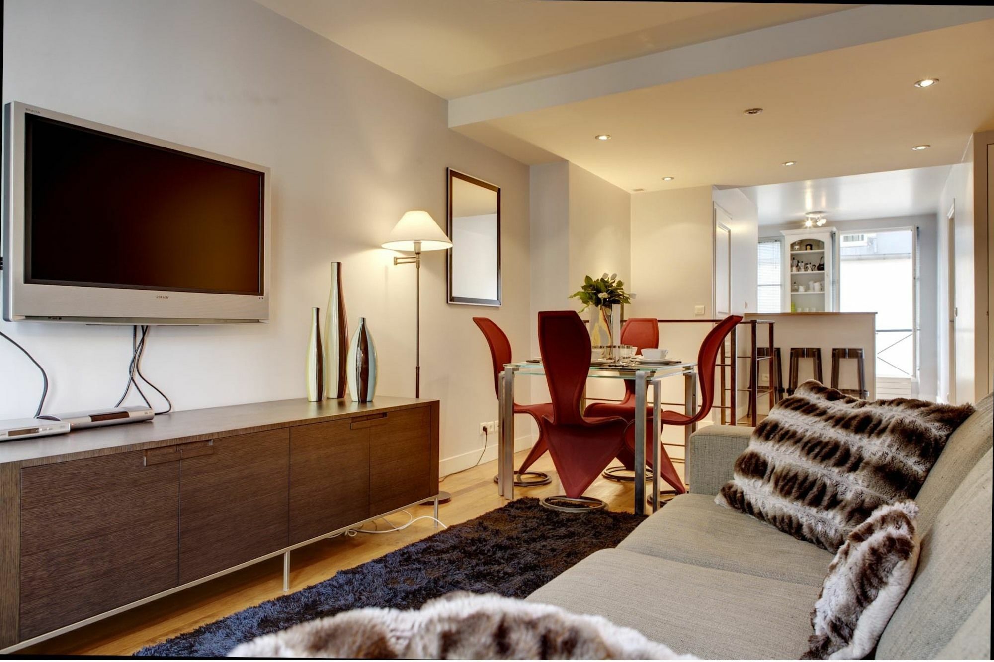 Europea - Montaigne Apartment