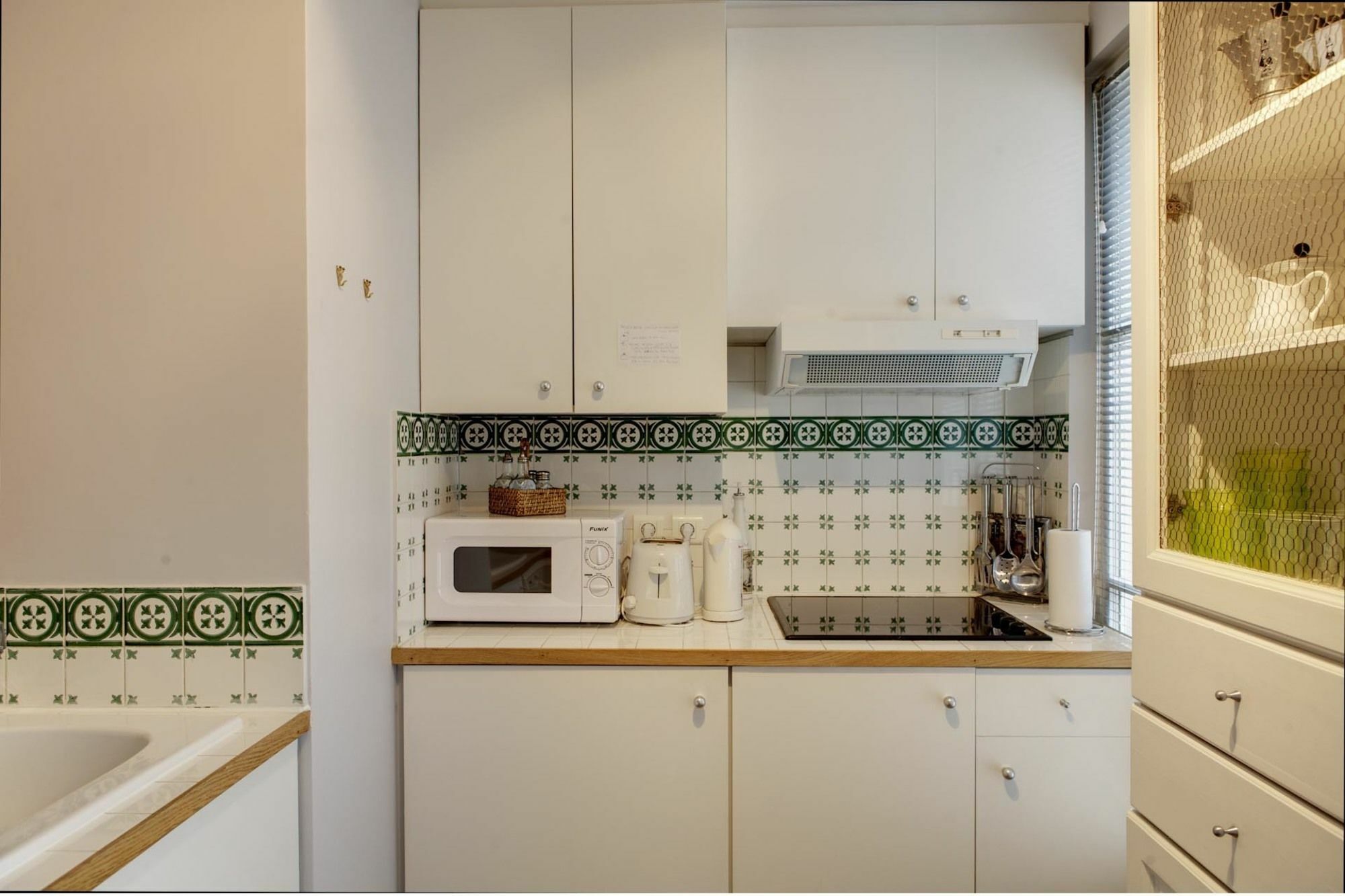 Apartment Europea - Montaigne Paris